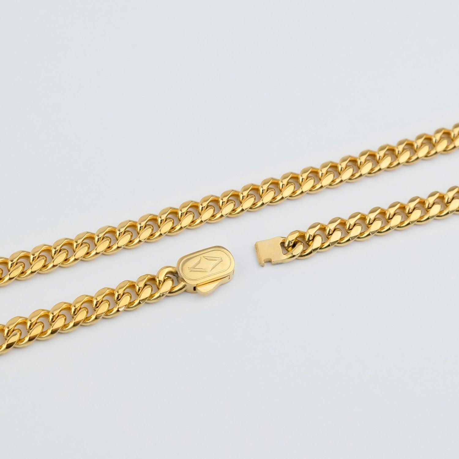 VOLT gold Cuban chain detail
