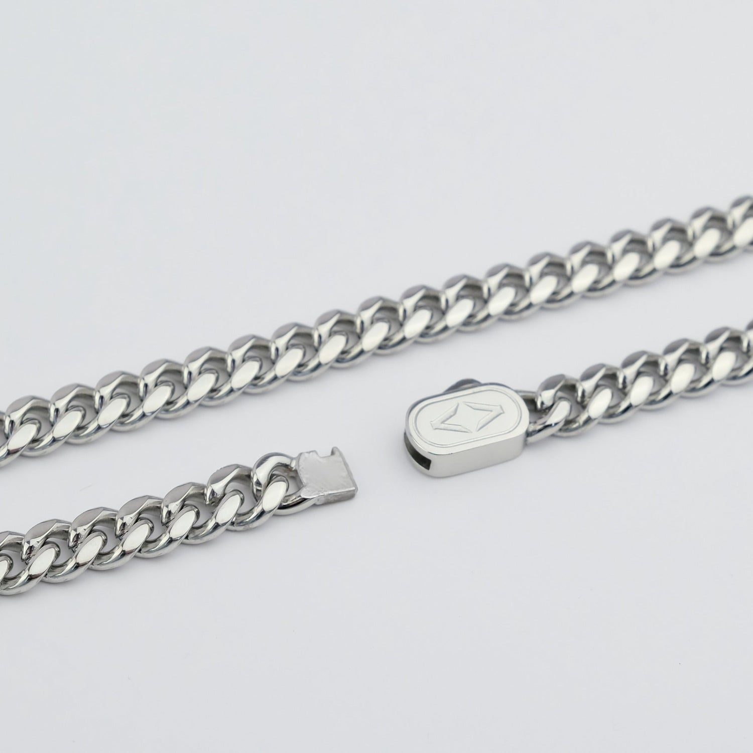 VOLT silver Cuban chain detail